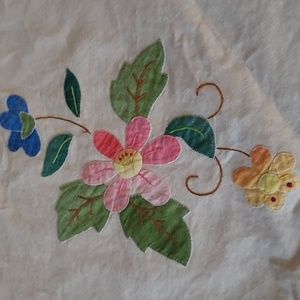 Applique Floral Stitched 82" x 68" Table Cloth with 8 Matching Napkins
